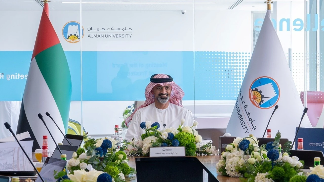 عمار بن حميد يقود اجتماع مجلس أمناء جامعة عجمان